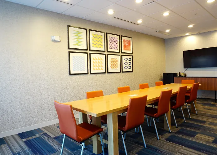 Holiday Inn Express & Suites Omaha - Millard Area By Ihg